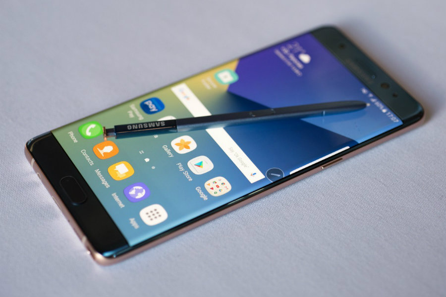 When on 'Always on Display' mode, the Note 7 needs restarts from time to time, so it continues to run without issues. Image Source: Tech Radar