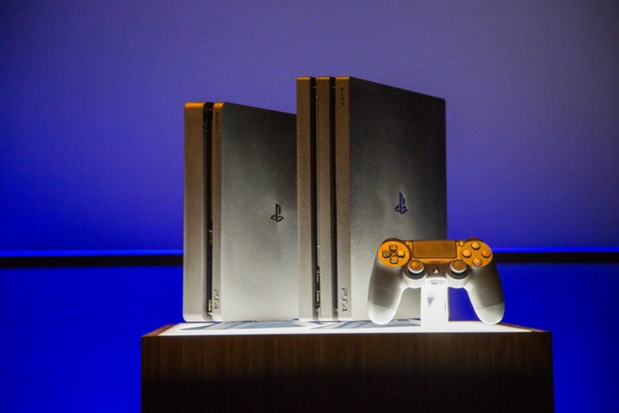 A side by side comparison between the PlayStation 4 and the upcoming PlayStation 4 Pro. Image Source: IGN 