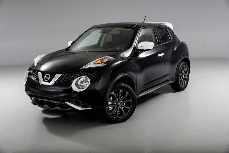 2017 Nissan Juke Black Pearl Edition front picture.