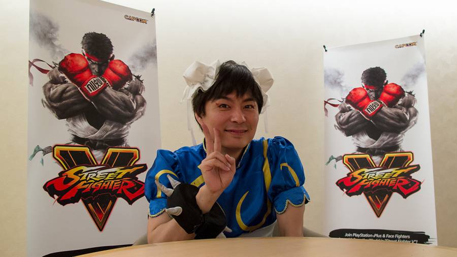 Tomoaki Ayano in Chun-li cosplay. 