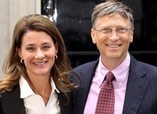 Bill and Melinda Gates pose for a photo