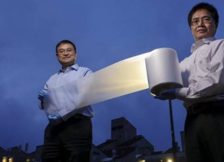 researchers-ronggui-yang-right-and-xiaobo-yin-left-show-how-lightweight-the-material-is