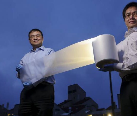 researchers-ronggui-yang-right-and-xiaobo-yin-left-show-how-lightweight-the-material-is