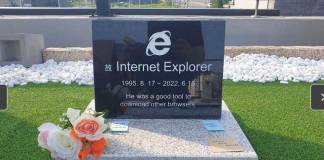 The World Celebrates Death of Internet Explorer with a Viral Gravestone in SK