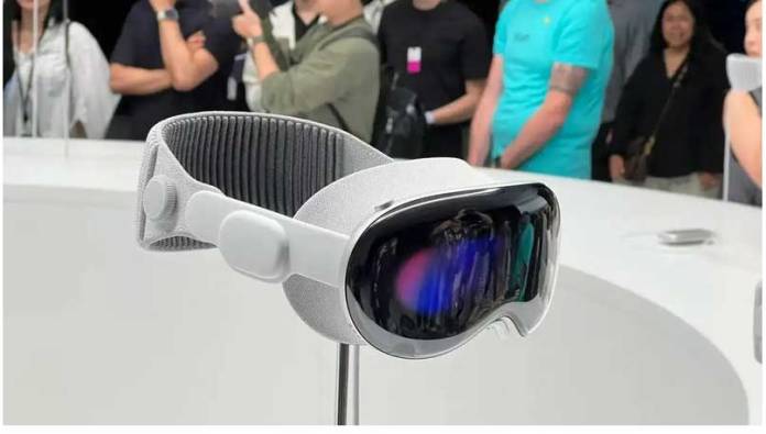 Customers Must Book Appointments before Testing & Buying Apple’s $3,500 Vision Pro VR